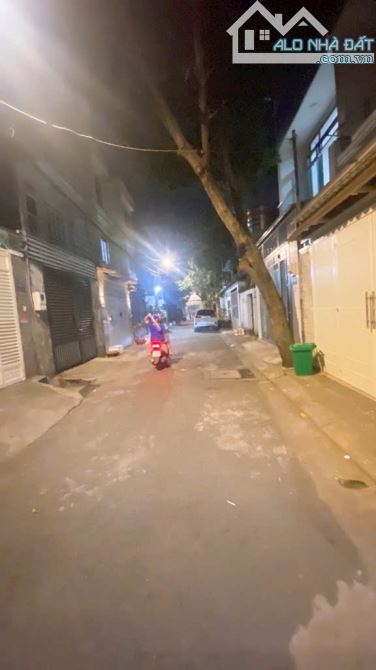Nhà đẹp Gò Vấp-Hẻm ô tô 8M-Sát MT Đường số 30 Nguyễn Oanh-P6-72m2-4x18-3tầng-3PN