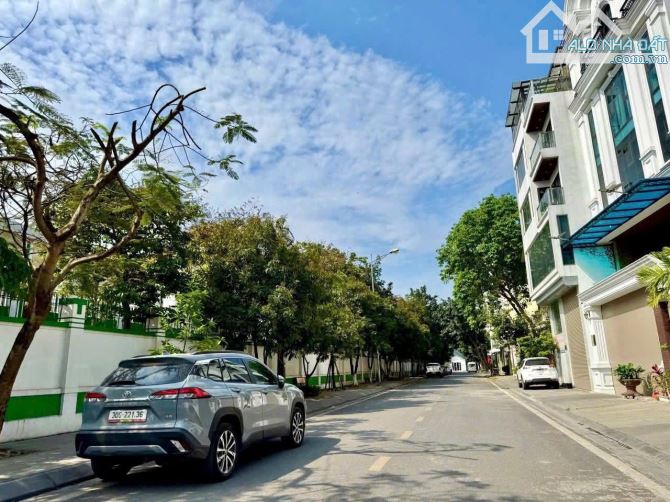 Duy nhất 1 Lô đất đấu giá Phường Việt Hưng vỉa hè oto tránh dt 75m2 mt 5.7m - 13.x