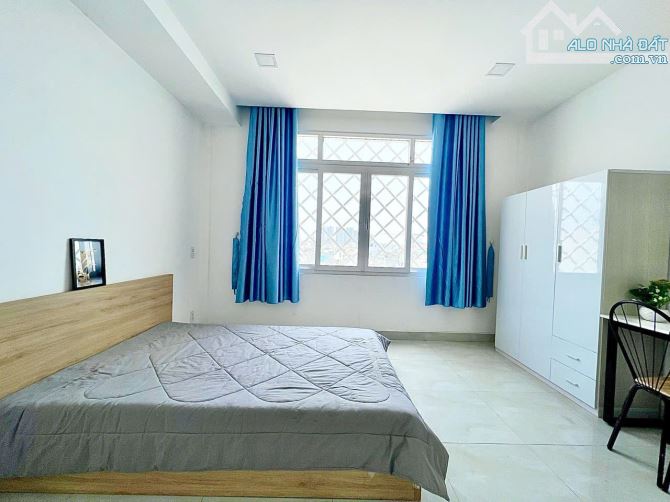Căn hộ ngay trung tâm quận 4, cửa sổ lớn đón nắng, gần Đại học Luật, công viên Khánh Hội