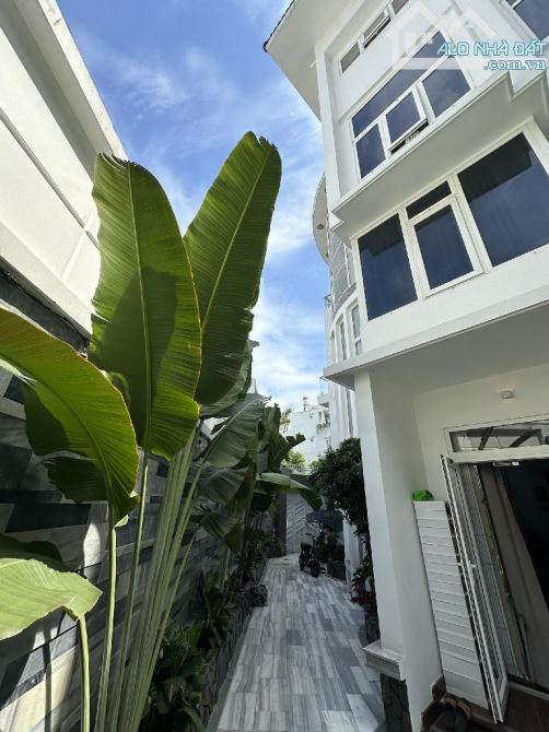 Biệt Thự 500m2 sàn ngang lớn 11m NGÃ 4 NGUYỄN OANH & NGUYỄN VĂN LƯỢNG. VIEW CÔNG VIÊN  19.