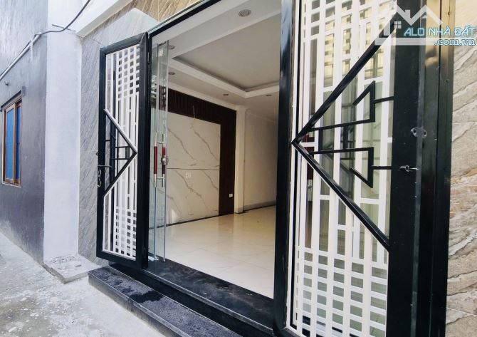 Nhà Võ Chí Công 6 tầng, thang máy 60m, MT 5m, giá 12,6 tỷ, đường to, ngõ nông, ô tô đỗ, fu