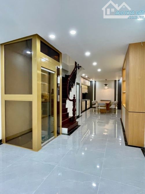 Trung Tâm Mỹ Đình 4 Tàng -Thang Máy Kinh Doanh, Nội thất Xịn Ở Đẳng Cấp