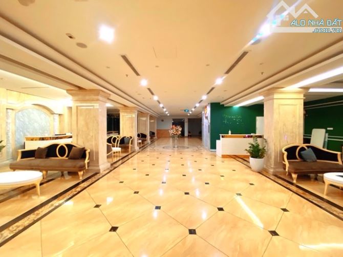 Bán nhà phố Nguyễn Thị Định, 520m2, 10 tầng, 105 phòng, ô tô 45 chỗ đỗ cửa, giá 350 tỷ.