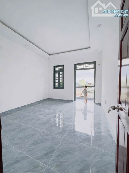 Nhỉnh 5 Tỷ, Nhà dài 32m có mảnh vườn nhỏ trồng rau nuôi gà,HXH 1/ Nguyễn Thị Búp,3 TẦNG - 10