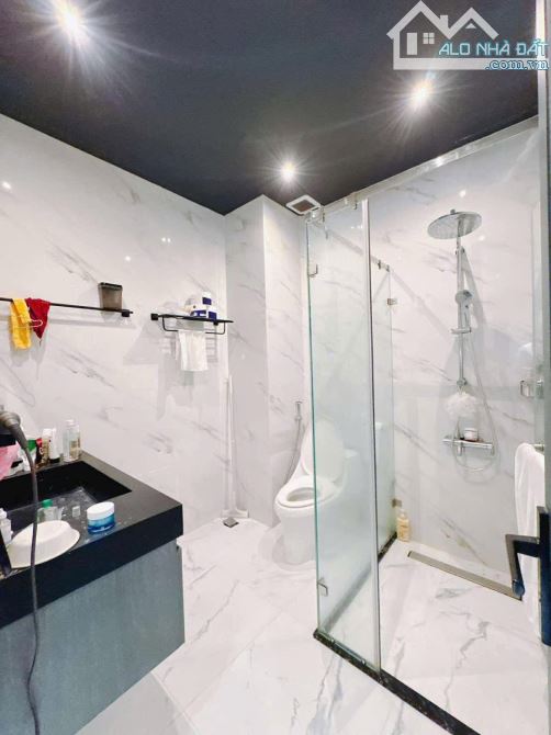 BÁN NHÀ SIÊU ĐẸP 5 TẤM Q4 GIÁP Q1 KHU DÂN CƯ 5 TẤM ĐỒNG BỘ GIÁ 8TỈ TÍ SỔ RIÊNG KHU HIẾM - 10