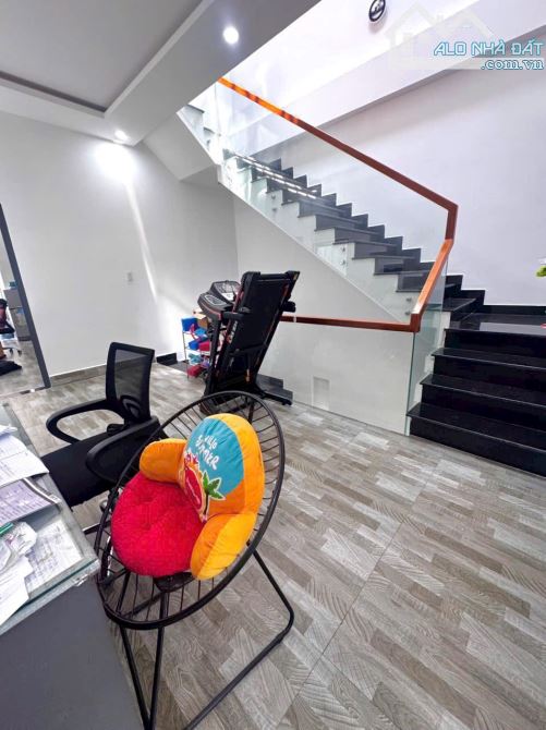 BÁN GẤP NHÀ 3 TẦNG ĐƯỜNG CHƠN TÂM 5 HOÀ MINH TT LIÊN CHIỂU DỌN VÀO Ở NGAY CHỈ NHỈNH 5 TỶ - 11