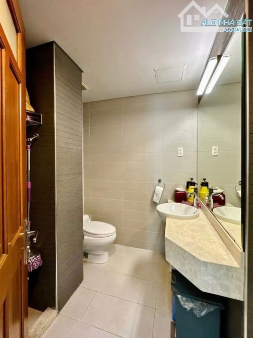 Nhanh tay sở hữu viên ngọc quý ngay trung tâm quận 3 đường Nguyễn Sơn Hà. Giá 5Tỷ680 - 11