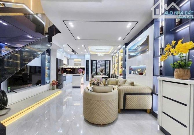 Bán nhà 3 tầng 3 mê số đường LÊ VĂN THỊNH, Cách biển 100m. Giá: 7.5 tỷ - 11