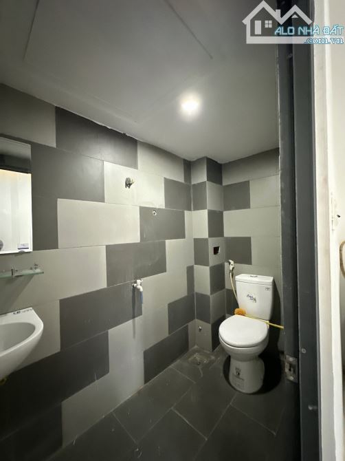 Cho thuê nhà 3 tầng, mặt tiền đường Đỗ Quang, Thanh Khê, Đà Nẵng. DT 50m2. Giá 16 triệu - 11