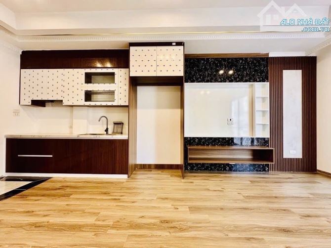 SIÊU PHẨM 5 TẦNG MỚI TINH_THANG MÁY_MẶT NGÕ Ô TÔ TRÁNH ĐỖ_30M RA TRỤC ĐƯỜNG CHÍNH THÔNG ĐI - 1