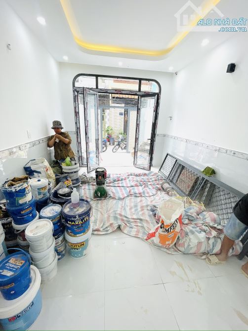 NHÀ ĐẸP VỊ TRÍ Q4 ĐẸP Mặt Tiền  ĐÚC 4T NGANG 3.7 X 16 M - 1