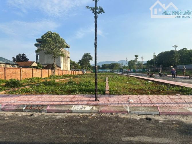 Tân Xã Thạch Thất -Đối Diện Xanh Vilas Lô đất nền cực đẹp DT:100m thổ cư -Hai Mặt Thoáng - 1