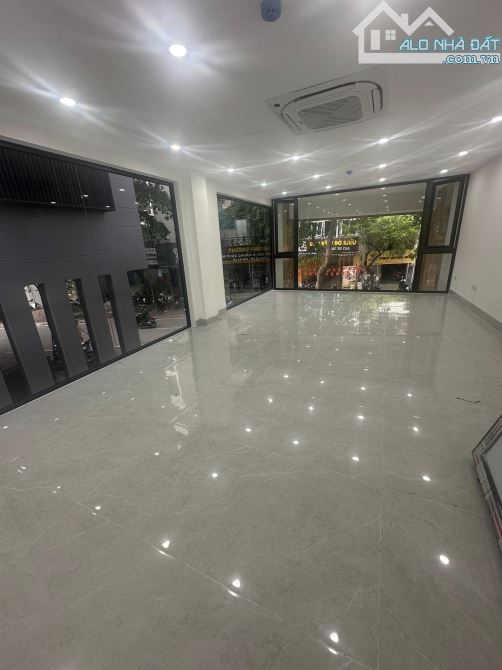 Hiếm có MP Vương Thừa Vũ 75m² 8 tầng lô góc vỉa hè rộng toà văn phòng 52.5 tỷ - 1