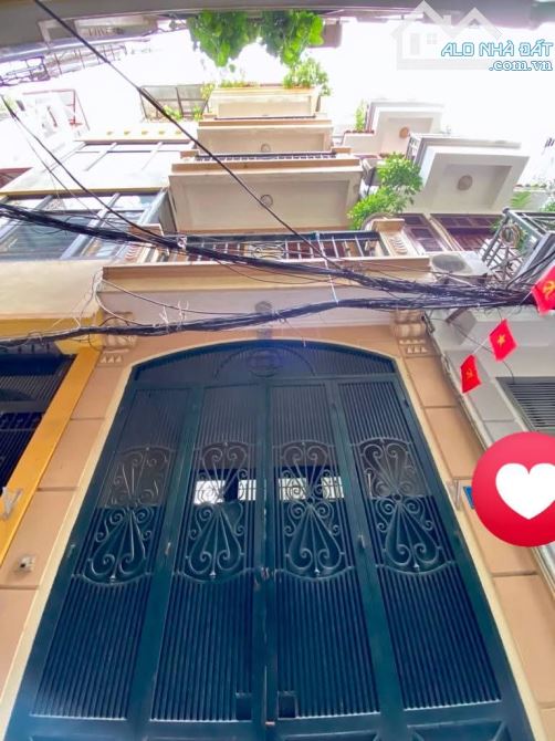 CẦU GIẤY 11 TỶ NHỈNH. 46m2  NHÀ 5 TẦNG 👉Ô TÔ ĐỖ CỬA.  TỔNG 6 PHÒNG. Vị trí NHÀ đẹp , gần - 1
