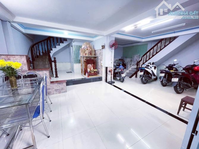 Nhà mặt tiền đường Quận 4, Diện tích rộng  67m2, 4 tầng, giá 15.5 tỷ - 1