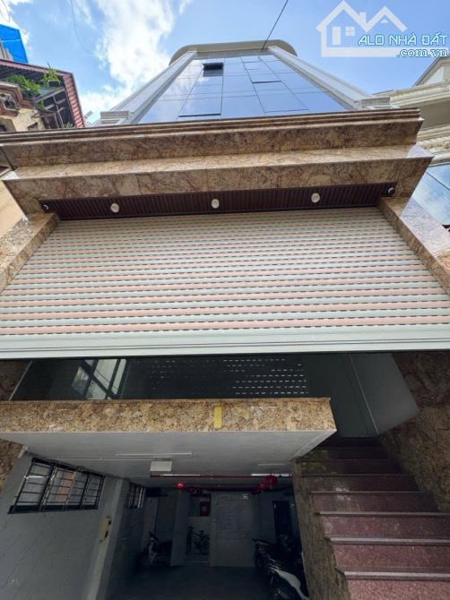 Tòa nhà văn phòng Hoàng Quốc Việt ngõ to như phố, ô tô tránh 135m2, 8 tầng, mt 7m, 70 tỷ - 1