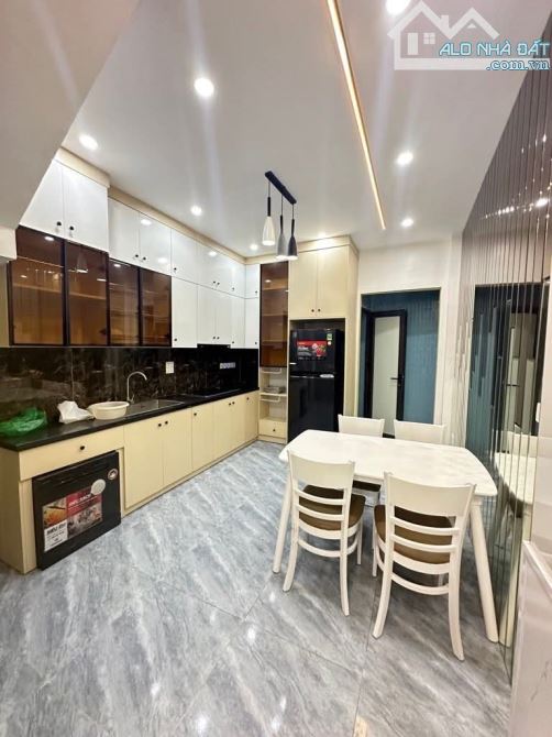 BÁN GÂP NHÀ LÔ GÓC, Ô TÔ TRÁNH, phố Tô Hiệu , Hà Đông, 46m 5 tầng nhỉnh 8 đồng, CÓ TL. - 1