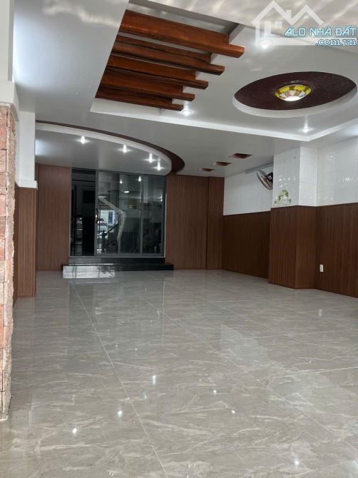 Bán tòa căn hộ 4 tầng 214m2 thấp hơn định giá ngân hàng mặt tiền Trường Chinh 14,x tỷ - 1