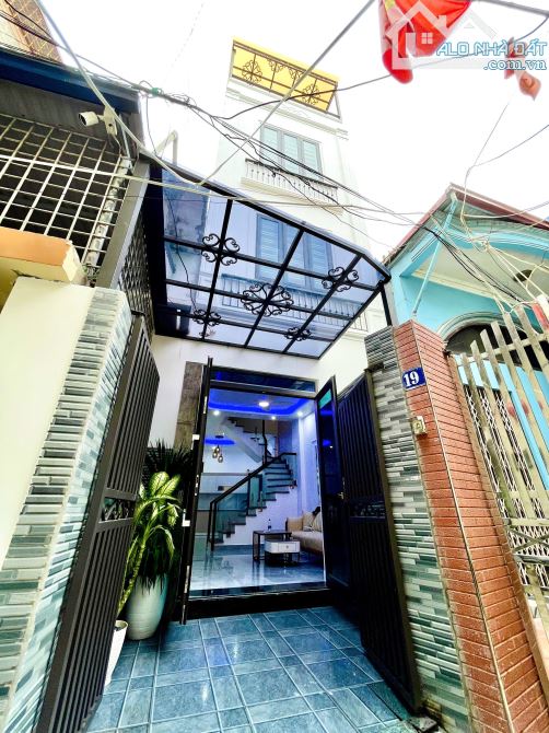 Nhà 4 tầng sân cổng độc lập ngõ nông phố Trần Nguyên Hãn - 1