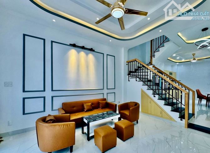 HXH NGAY PHÒNG CÔNG CHỨNG SỐ 5 GV 54M2 4TẦNG 4p! Nhỉnh 8ty - 1