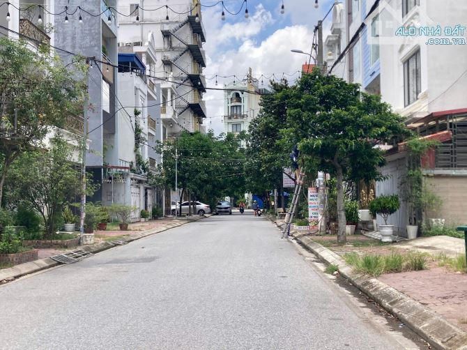 Đất trục chính Tây Trung Hành gần Karaoke Phương Tiến Thành Hải an   D.tích: 81m (ngang 4, - 1