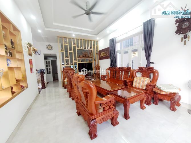 BÁN BIỆT THỰ KHU LẠC LONG QUÂN ( DT: 209M2) + SÁT BIỄN BÃI SAU + SỔ HỒNG + GIÁ TỐT - 1