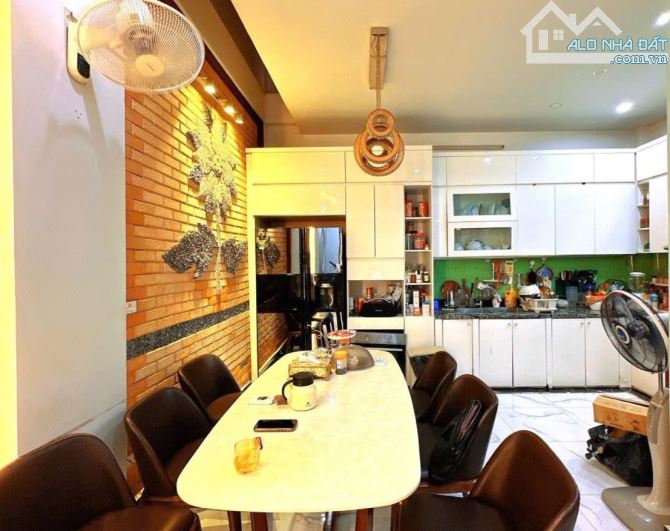 Bán Nhà phố Hoàng Cầu Đống Đa, 50m2, 5 tầng, ô tô tránh, kinh doanh, giá 17 tỷ - 1