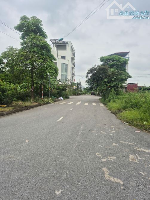Bán đất Yên Mẫn . Vạn An . dt 70,4m . mt 4,5m . hướng ĐN . giá 5 tỷ 9 - 1