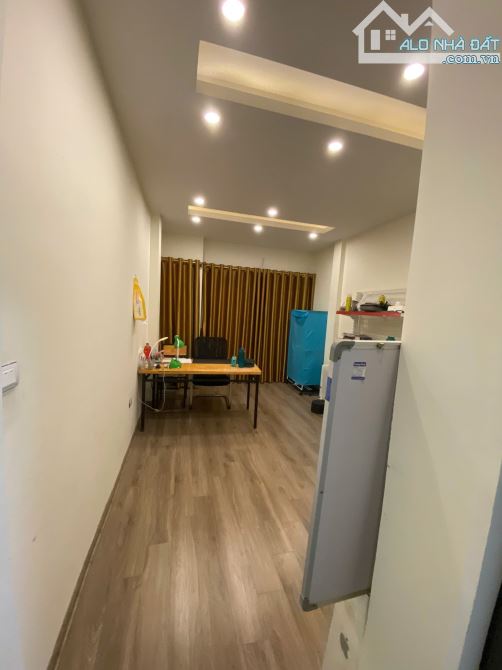 Cho thuê nhà Trần Cung, Hoàng Quốc Việt. 13 triệu/tháng. Phù hợp ở Hộ gia đình, ở nhóm - 1