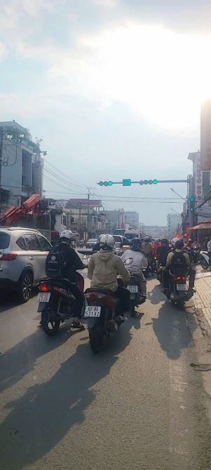 Bán Đất  Tặng  Nhà 1 trệt 1 lầu cũ lô góc 2 mặt tiền buôn bán Thuộc giáo xứ Lộ Đức - 1