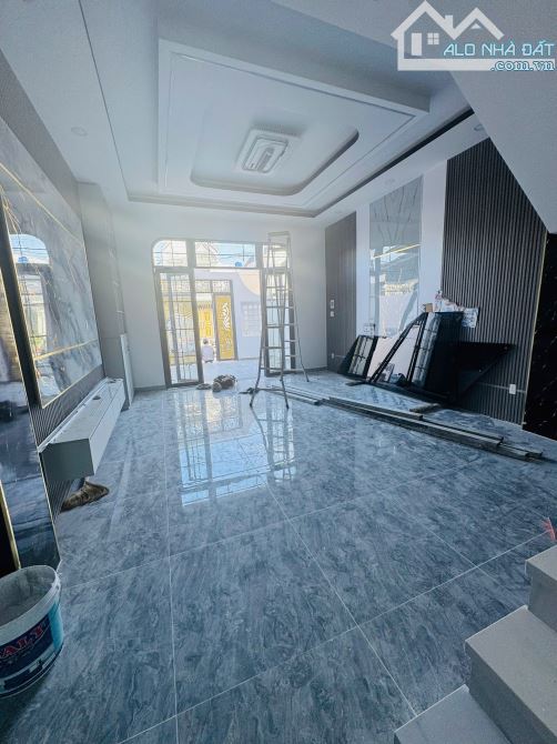 Nhà Ngộp 1 Lầu 5 x 20m Ngay Vòng Xoay Tân Kim 4PN 2WC Sổ Hồng Riêng Hỗ Trợ Bank - 1