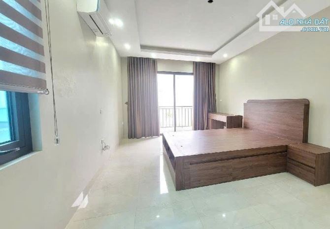 Bán nhà 4 tầng lô góc Nguyễn Văn Linh - Việt Hưng - 1