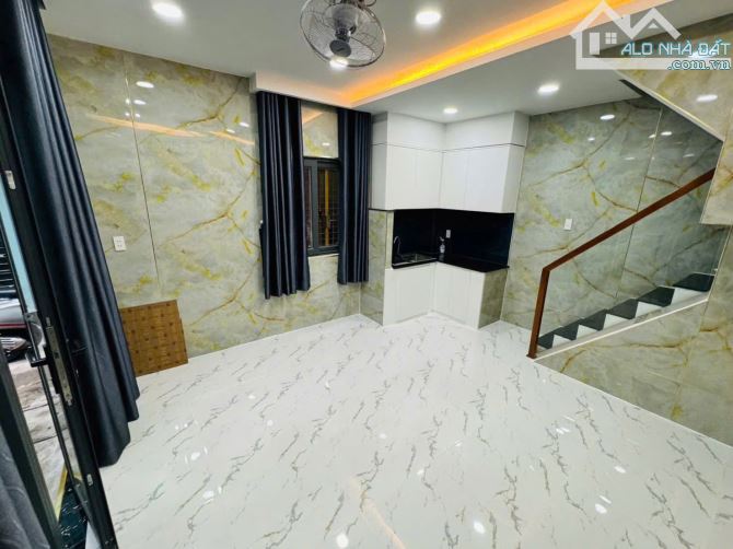 SÁT MT Q1 - 3 TỶ HƠN – HẺM 3M– NGANG 5M -3 TẦNG ĐÚC MỚI ĐẸP - 1