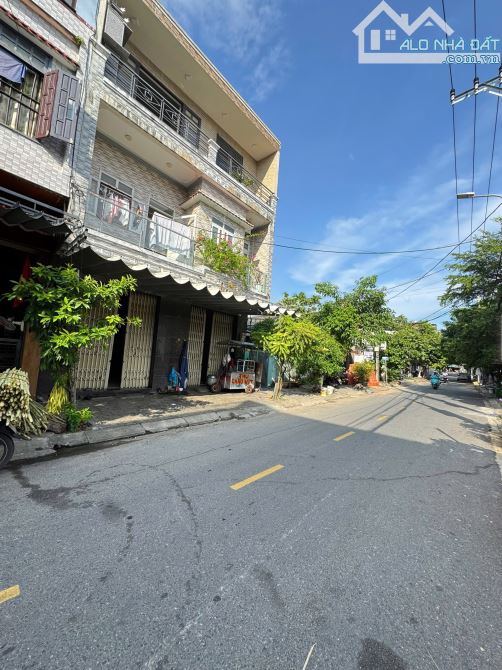 Bán 104m đất tặng nhà 3 tầng 2 mặt tiền đường Lê Văn Thứ trục thông biển ngay Chợ Mân Thái - 1