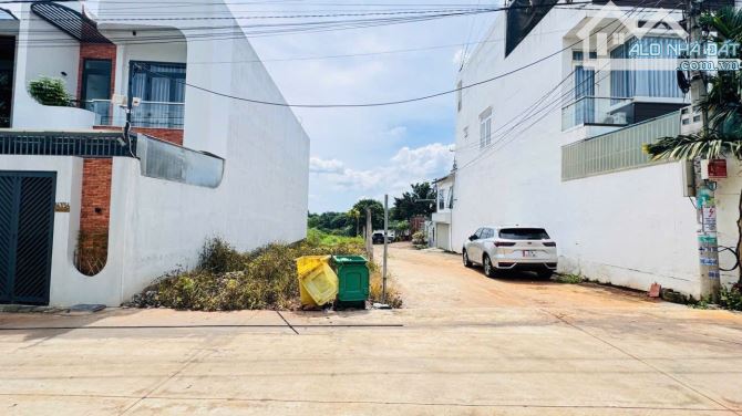 góc 2 mặt tiền hẻm 147 Đỗ Xuân Hợp chục chính khu biệt thự cán bộ văn minh - 1