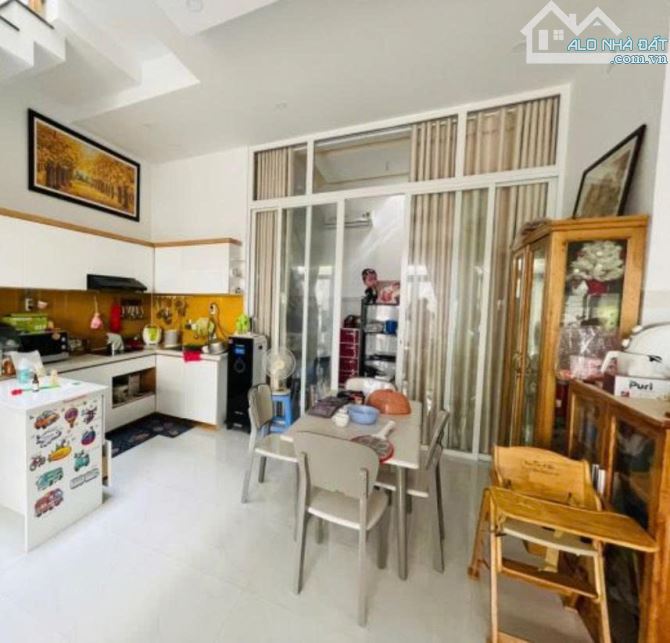 BÁN NHÀ 1 TRỆT 2 LẦU GẦN BIỂN BÃI SAU HOÀNG HOA THÁM VŨNG TÀU HẺM Ô TÔ  75m2 GIÁ 8t3 - 1