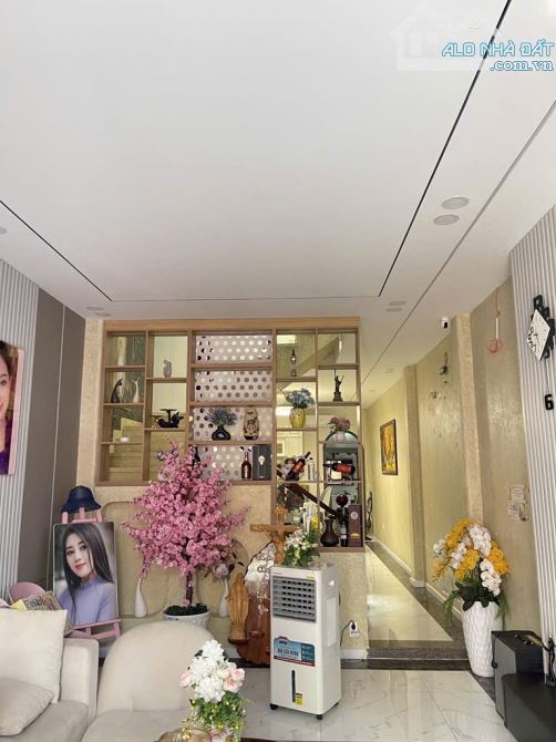 NHÀ ĐẸP 3 TẦNG Q9 - TRÒN 8 TỶ - FULL NỘI THẤT SANG TRỌNG - HẺM Ô TÔ - 1