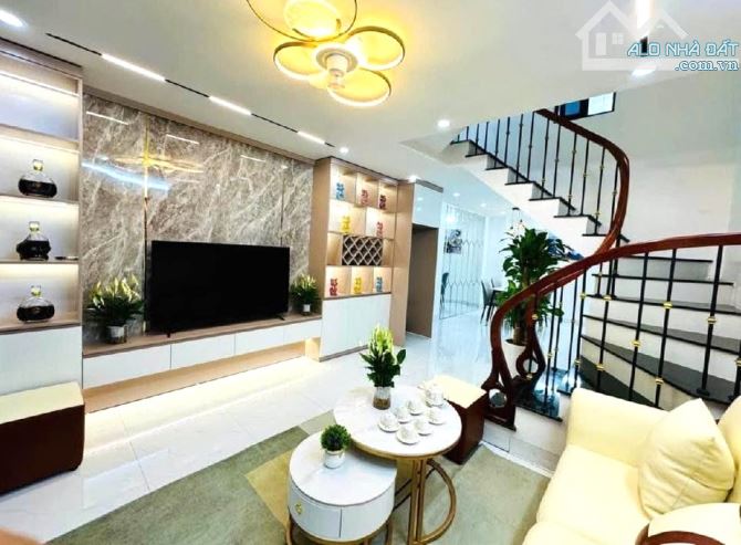 BÁN NHÀ THỊNH LIỆT – GIẢI PHÓNG – Ô TÔ VÀO NHÀ – 48M² – 5 TẦNG – NỘI THẤT XỊN – 9.9 TỶ - 1