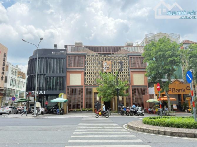 MT Phan Xích Long Vs Hoa Sứ. DT: 8x15m. Hầm + 4 tầng. Có HĐ: 160 Tr/th. Bán: 96 tỷ - 1