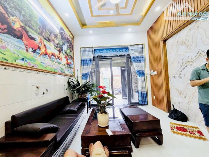 Bán Nhà Q12-54M2(4 x 14 )-3 Tầng-  HXH Thông - Chỉ 5,5 Tỷ. - 1