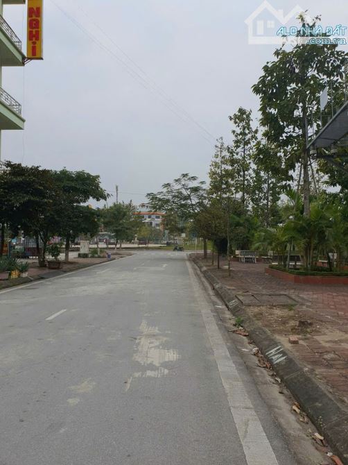 BÁN LÔ NHÌN VƯỜN HOA LÃM LÀNG, NGAY CẠNH CÔNG VIÊN / DT 71 M2 GIÁ 5,2 TỶ - 1