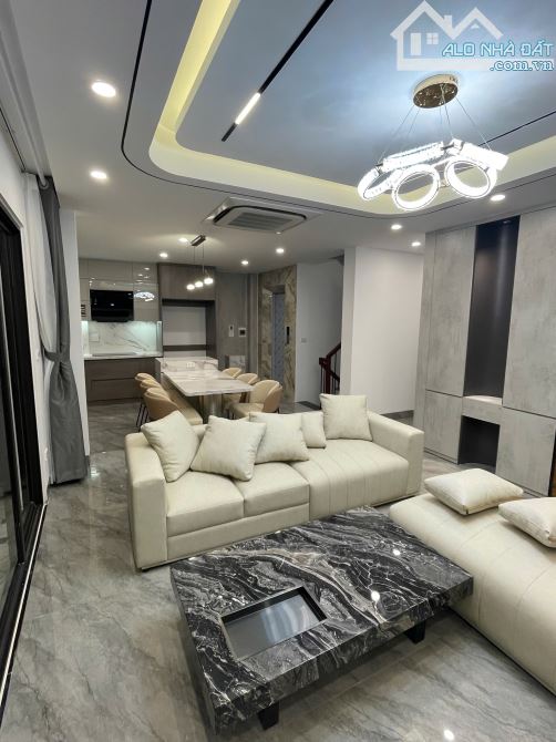 SIÊU MẪU VIỆT HƯNG – LÔ ĐẸP ĐÁNG SỞ HỮU - 60M2 - 7 TẦNG - THANG MÁY - VỈA HÈ - Ô TÔ TRANH - 1