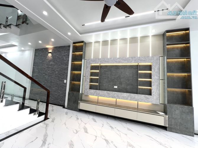 BÁN NHÀ SIÊU ĐẸP 4.75 TỶ 3 TẦNG 64M2 MẶT ĐƯỜNG ĐÔ THỊ BÃI VIÊN - 1