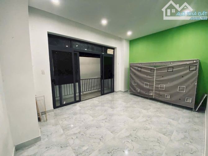 NHÀ ĐẸP THỐNG NHẤT - GẦN BV HỒNG ĐỨC - 56M2 - 3 TẦNG - NHỈNH 5 TỶ - GÒ VẤP . - 1