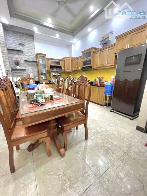 NHÀ TÂY LÂN - HẺM TRẲNG MỘT TRỤC - OTO NGỦ TRONG NHÀ - 128M2 - 3 TẦNG BTCT - NHỈNH 9 TỶ - 1