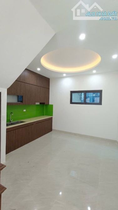 BÁN GẤP NHÀ 3 tầng ô tô vào nhà, Sát Đại lộ Thăng Long VÀO Ở NGAY giá tốt nhất khu vực! - 1