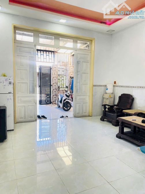 Bán nhà SR, TC, DT 5 X 28, P.Tân Phong, đường 6m thông, chỉ 3,2 tỷ - 1