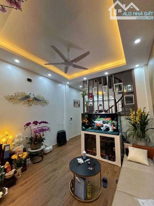 Cho thuê nhà nguyên căn ngõ 126 Vĩnh Hưng 42m2 x 4 tầng. 4 ngủ.3 wc, 13 triệu/tháng - 1