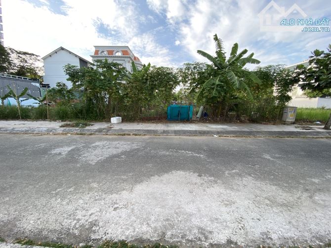 Bán đất biệt thự Thủ Thiêm mặt đường 53 phường Bình Trưng Đông gần chợ (352m2) 105 tr/m2 - 1