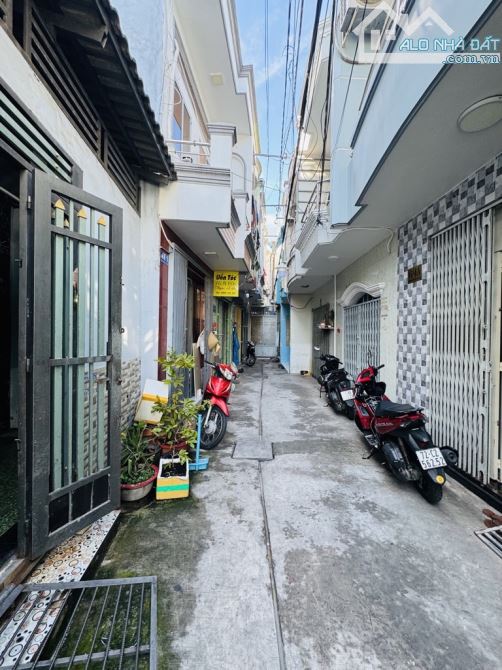 NHÀ ĐẸP 3 TẦNG SÁT MẶT TIỀN, 70M2, NGANG 10.5M, 3PN, SHR, HOÀN CÔNG ĐỦ - 1
